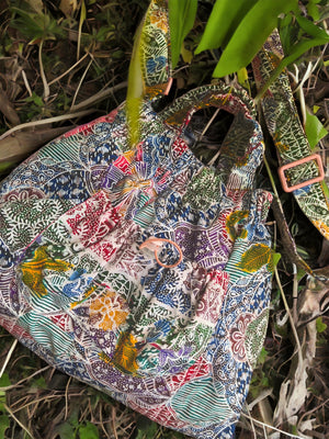 Crunch Tote Bag in Echinacea